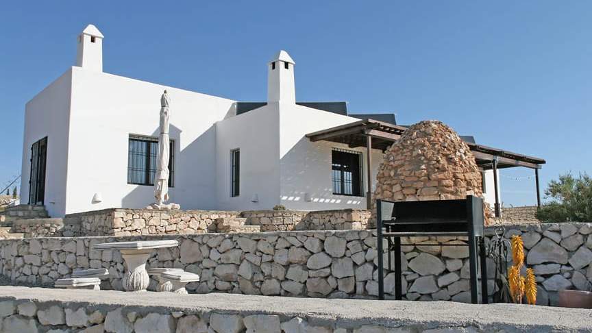Vista aérea de Finca Los Tigres y alrededores en Agua Amarga, Cabo de Gata